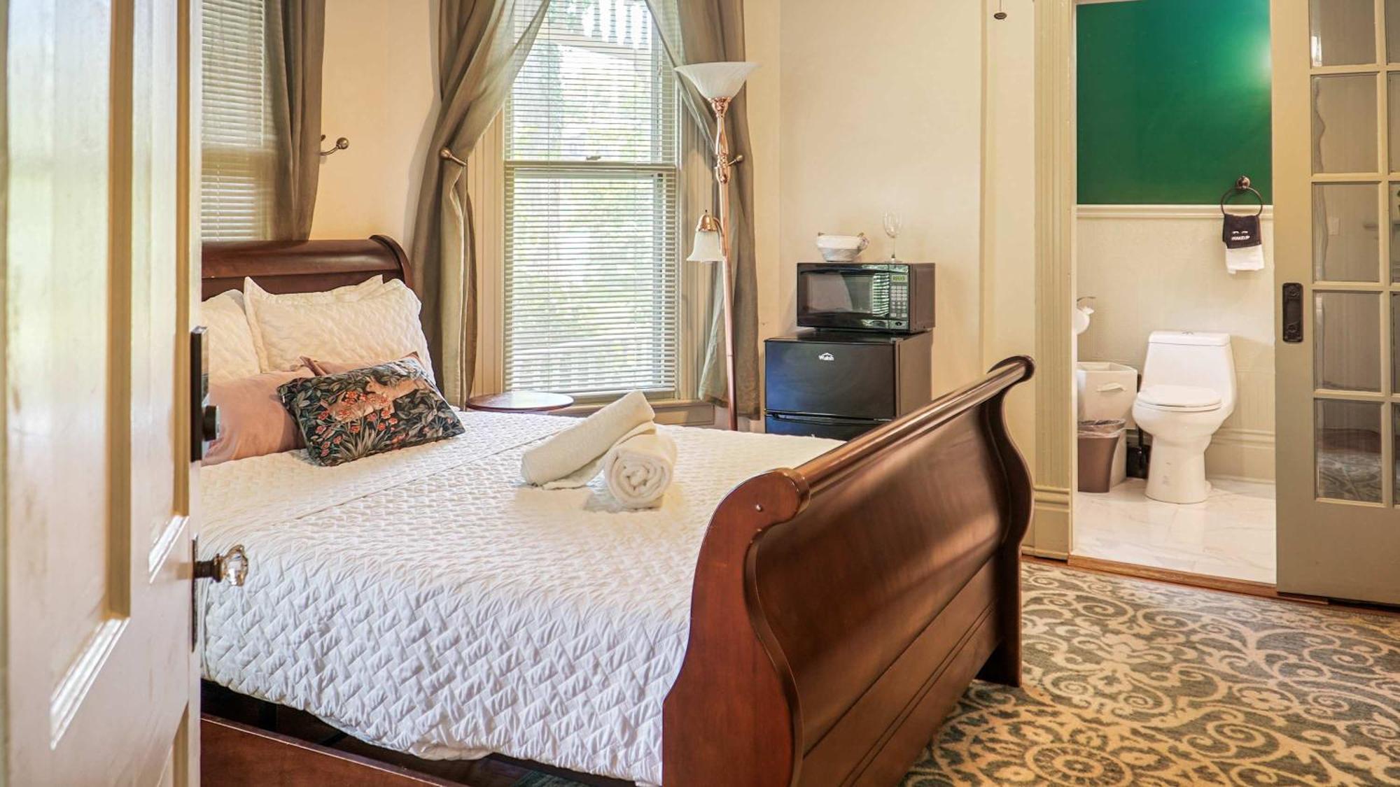 Apartment Tranquil Retreat Amidst Clifton & Crescent Hill's Vibrant Energy Louisville